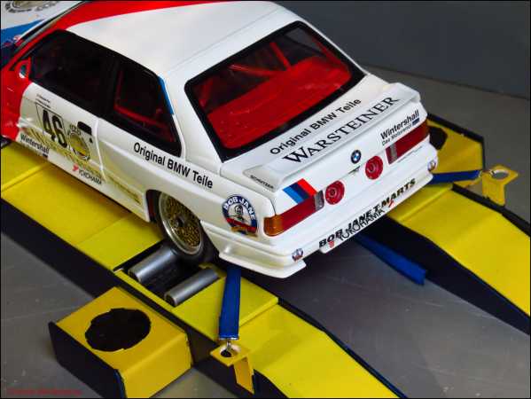 1:18 Tuning Modell-Test-Prüfstand beweglich - Exklusiv - Diorama